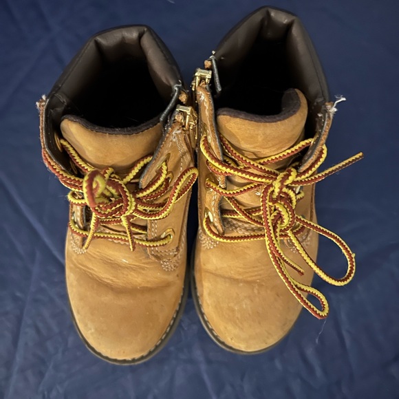 Toddler Pokey Pine boots, worn three times, like new! Has zipper and laces - Picture 3 of 7